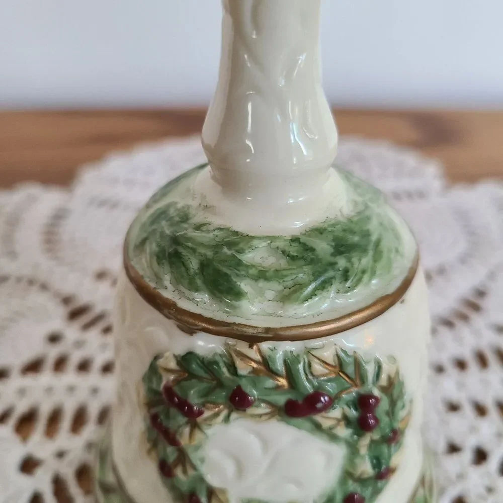 Porcelain Ceramic Christmas Holiday Wreath Bell Hand Bell Gold Accents Vintage